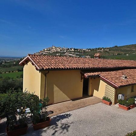 Agriturismo Fiordaliso Trevi Luaran gambar