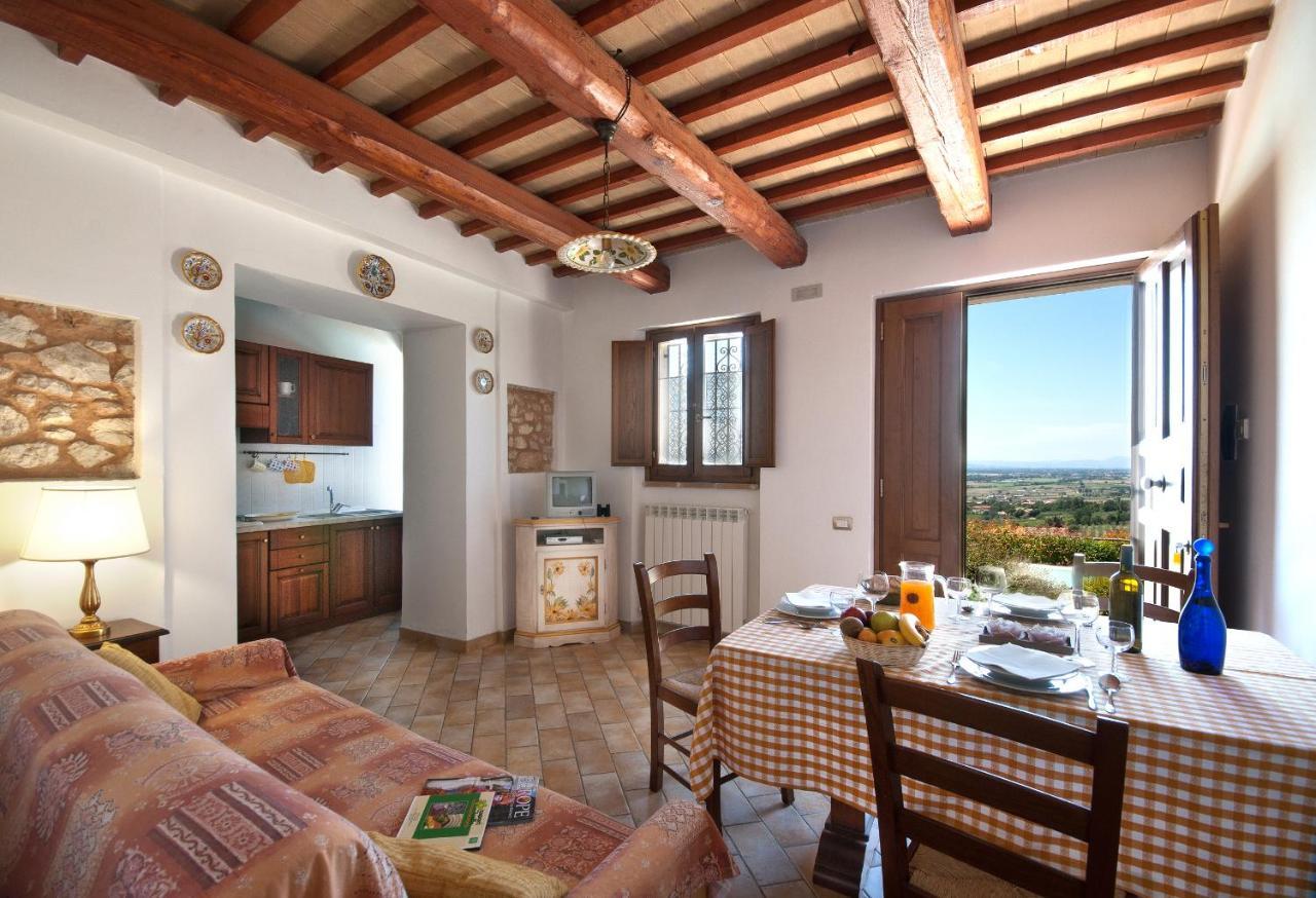 Agriturismo Fiordaliso Trevi Luaran gambar