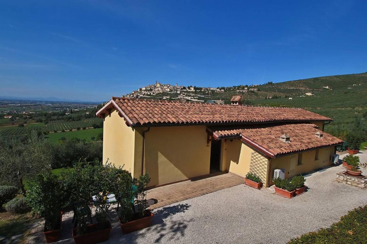 Agriturismo Fiordaliso Trevi Luaran gambar
